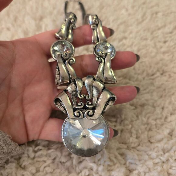 NWOT Silver Chunky Big Rhinestone Necklace + Earrings Set - Picture 5 of 10